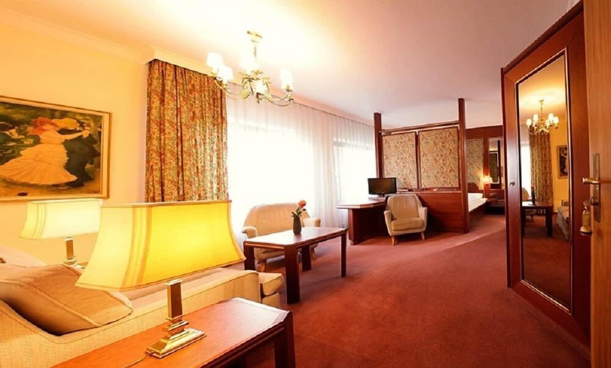Trip Inn Klee am Park Wiesbaden Bagian luar foto